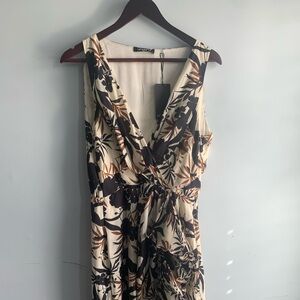 Gorgeous dress, v-neck, colors are perfect for fall